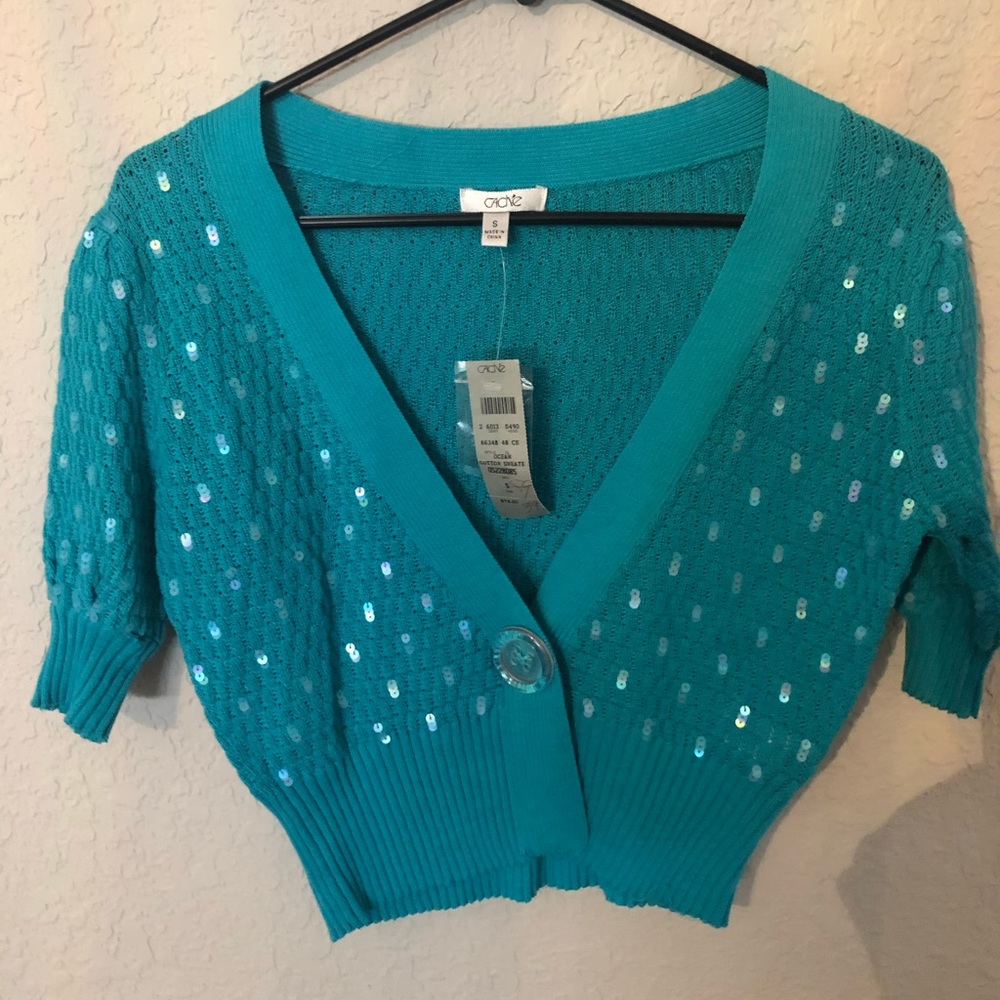 Crop top style sweater